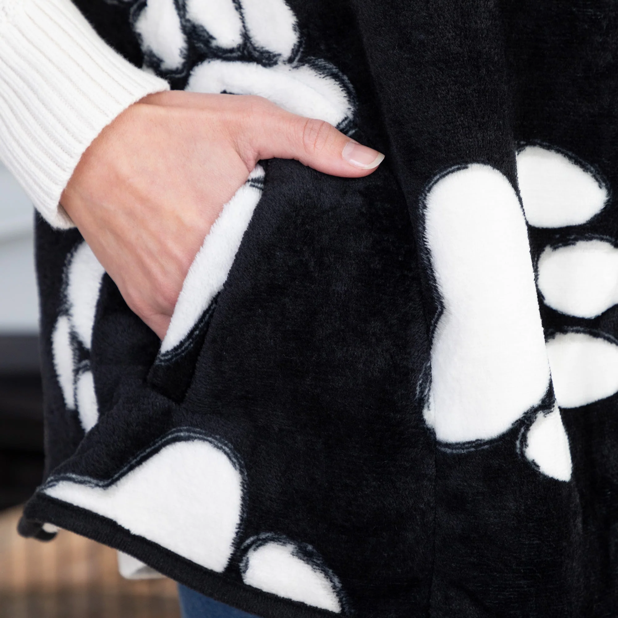 Paw Print Plush Sherpa Fleece-Lined Vest - Image 2