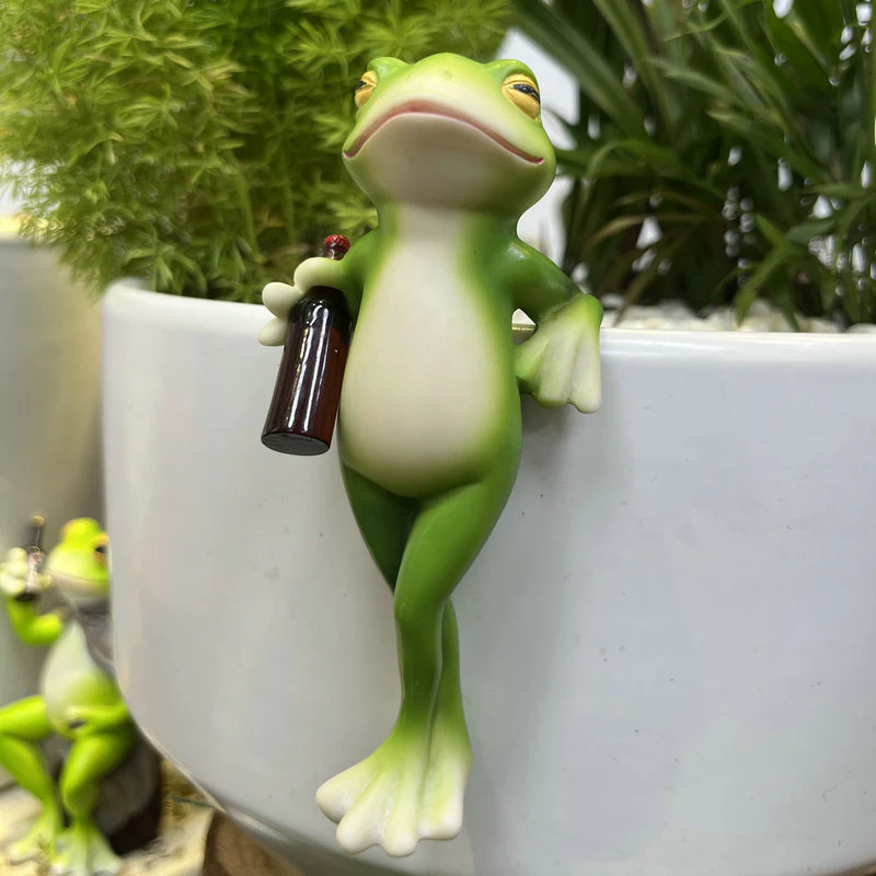 Climbing Frogs Decorations - Image 4