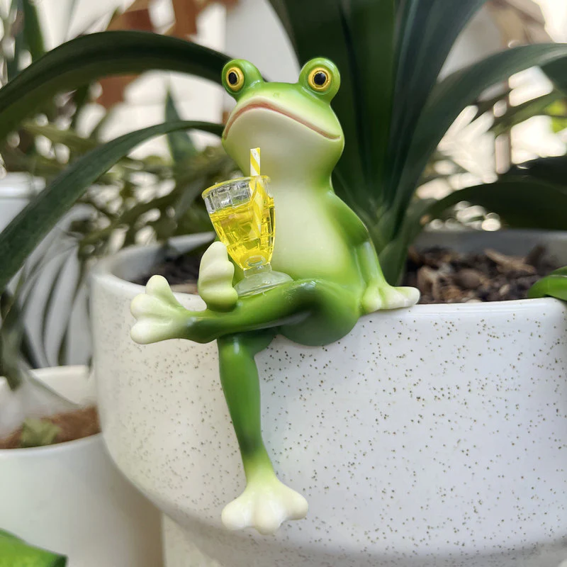 Climbing Frogs Decorations - Image 5