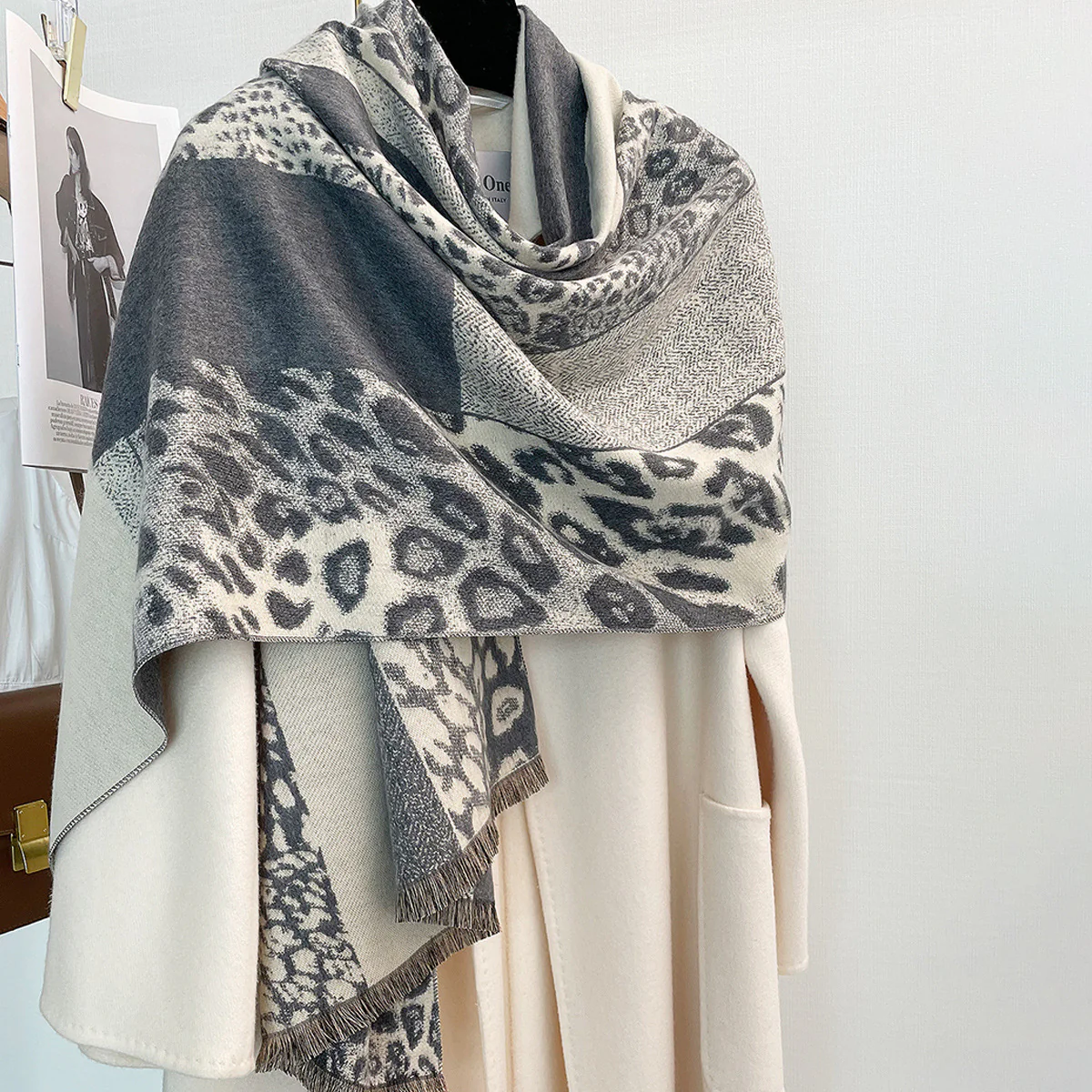 Colorblock Leopard Print Thick Warm Temperament Shawl Scarf - Image 4