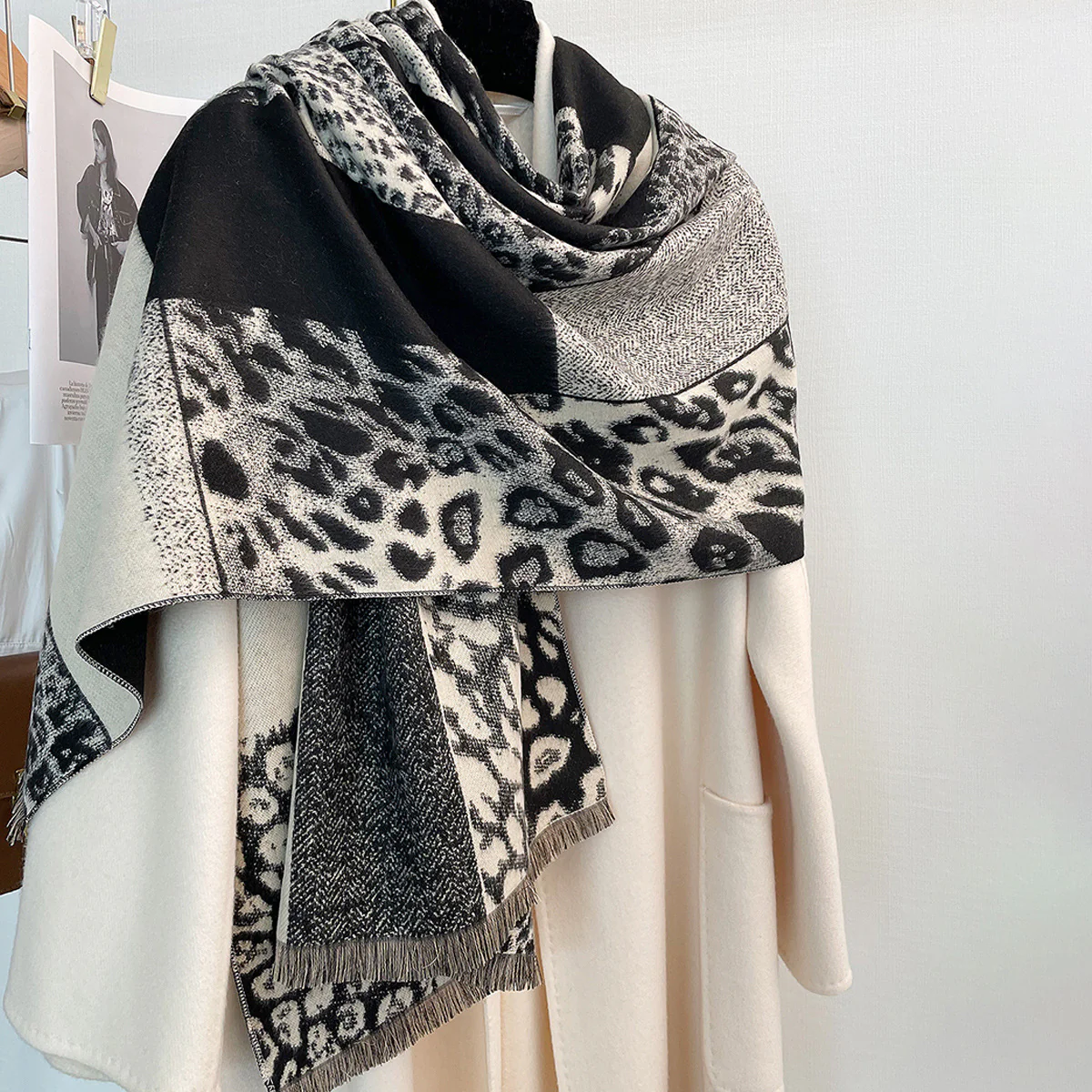 Colorblock Leopard Print Thick Warm Temperament Shawl Scarf - Image 6