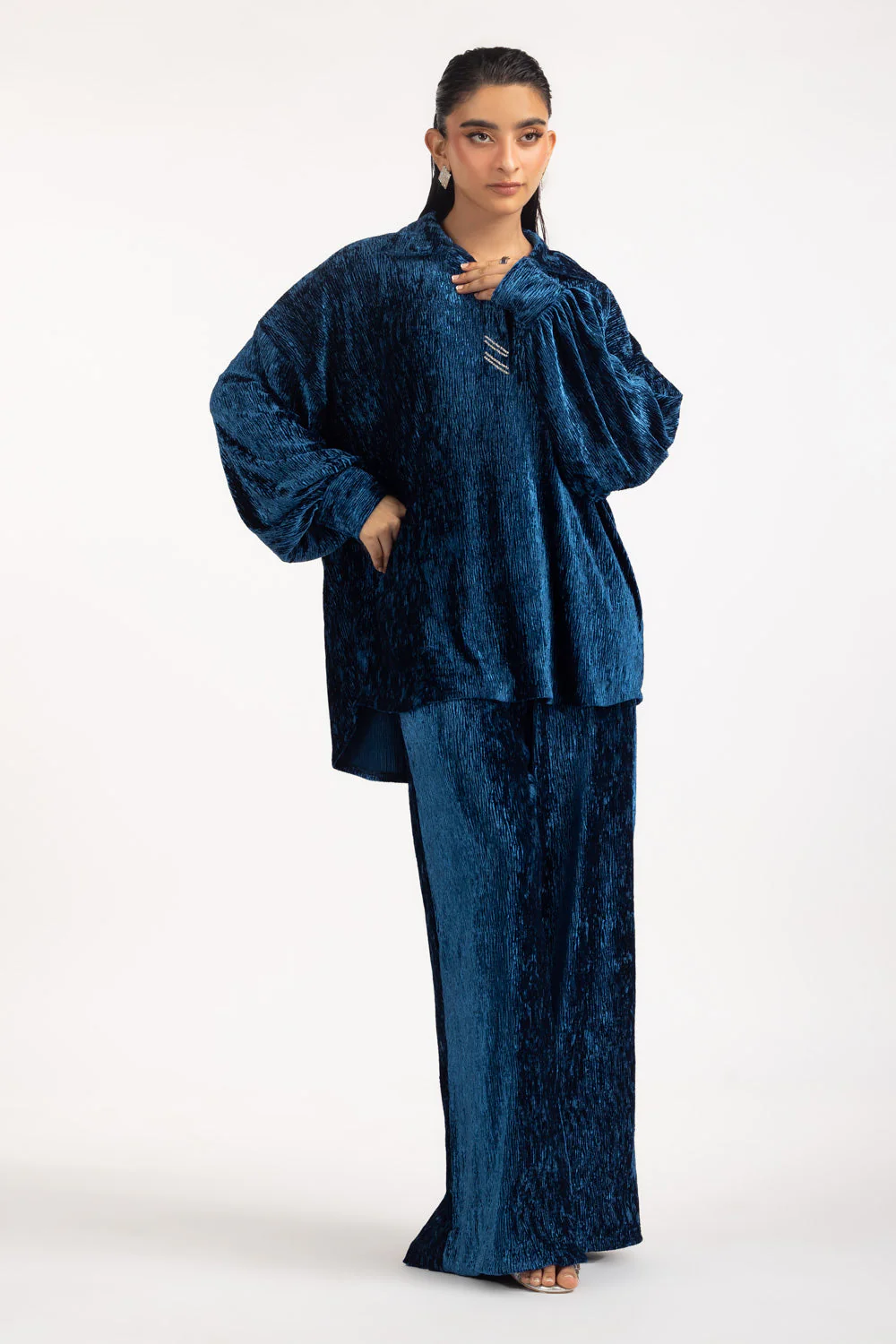 Women's Velvet Long-Sleeved Loose Pajama Set - Image 3