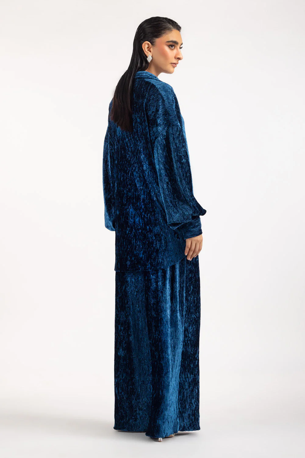 Women's Velvet Long-Sleeved Loose Pajama Set - Image 6