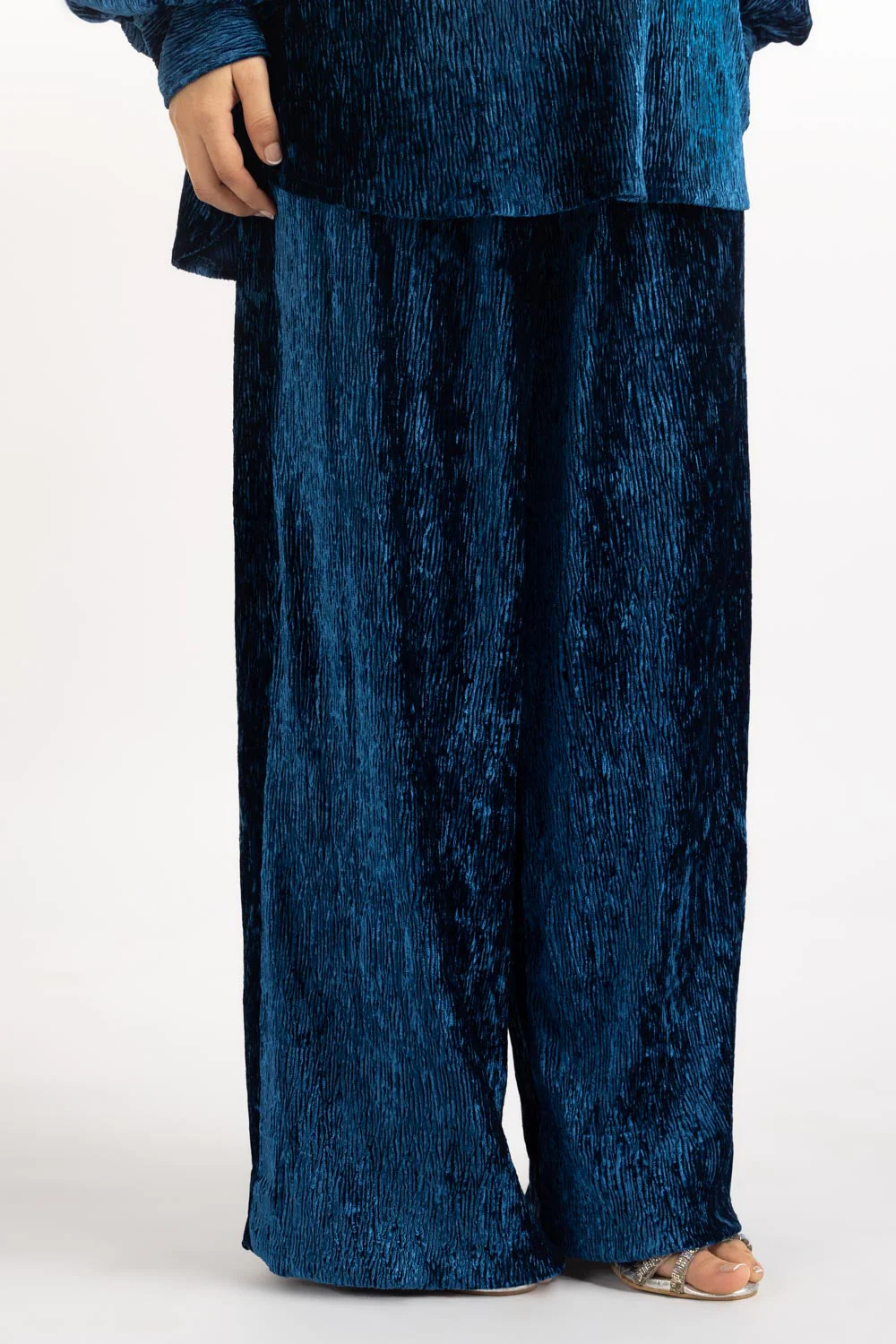 Women's Velvet Long-Sleeved Loose Pajama Set - Image 7