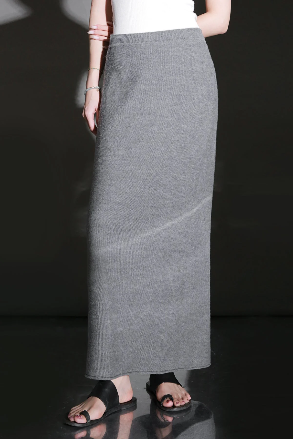 High-End Textured Wool Knit Set for Women – U-Neck Yangzi Yarn Sweater & Stretch Skirt Two-Piece Outfit - Image 10