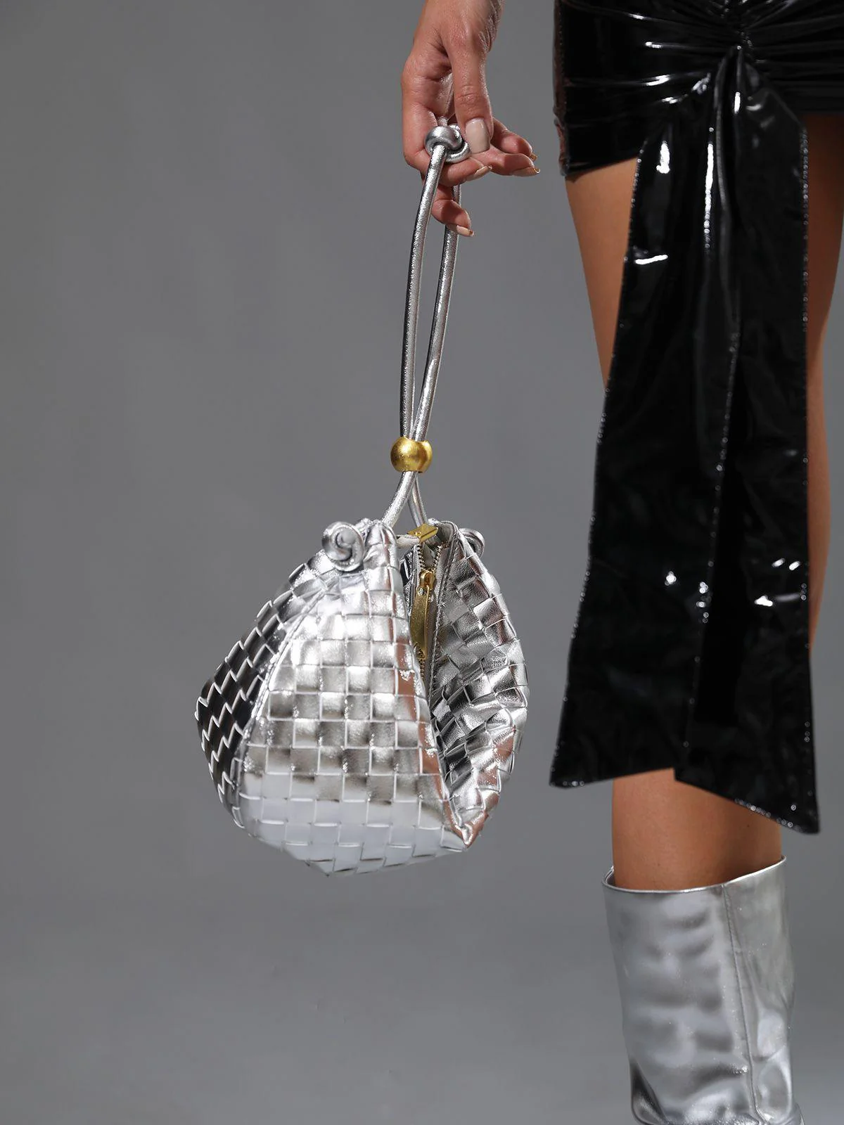 Midge Woven Drawstring Bag In Silver - Image 5