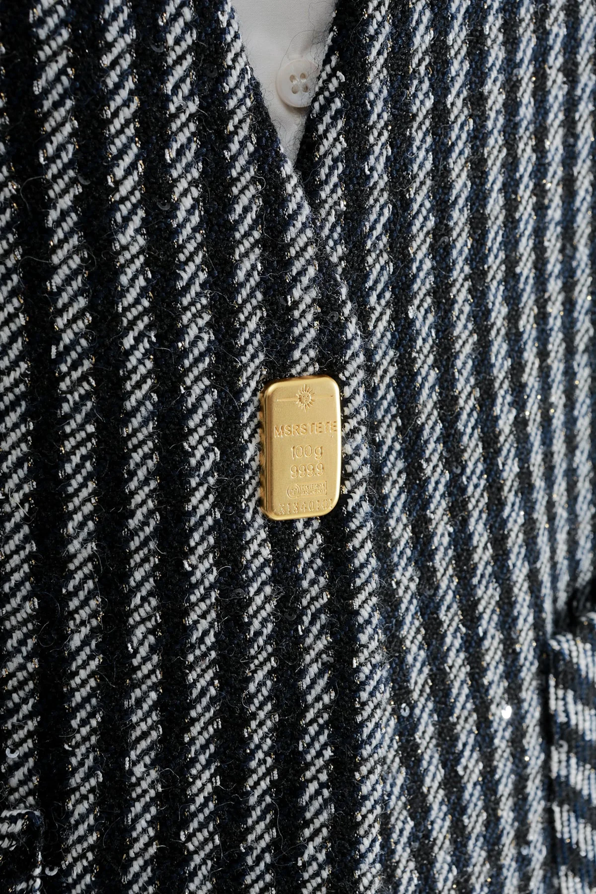 Nordic Striped Wool Blazer for Women – Elegant V-Neck Suit Jacket with Metal Buckle and Structured Shoulders, Fall Office Wear - Image 6