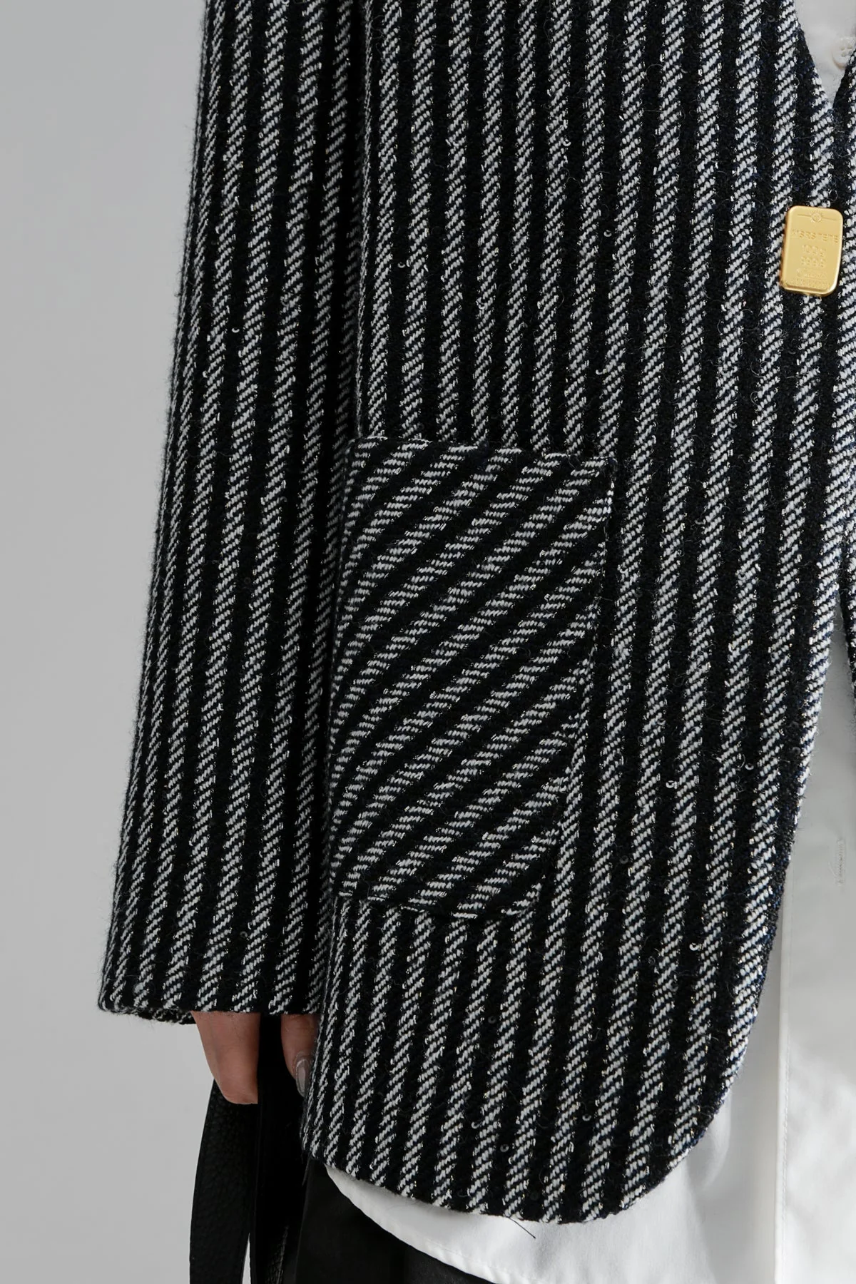 Nordic Striped Wool Blazer for Women – Elegant V-Neck Suit Jacket with Metal Buckle and Structured Shoulders, Fall Office Wear - Image 7