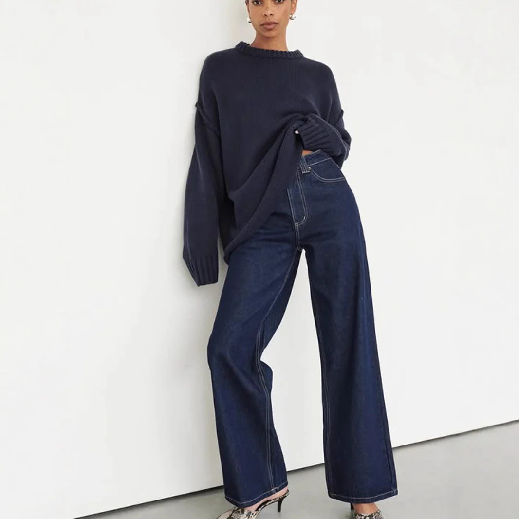 Round Neck Reverse Solid Color Casual Knitted Top - Image 4