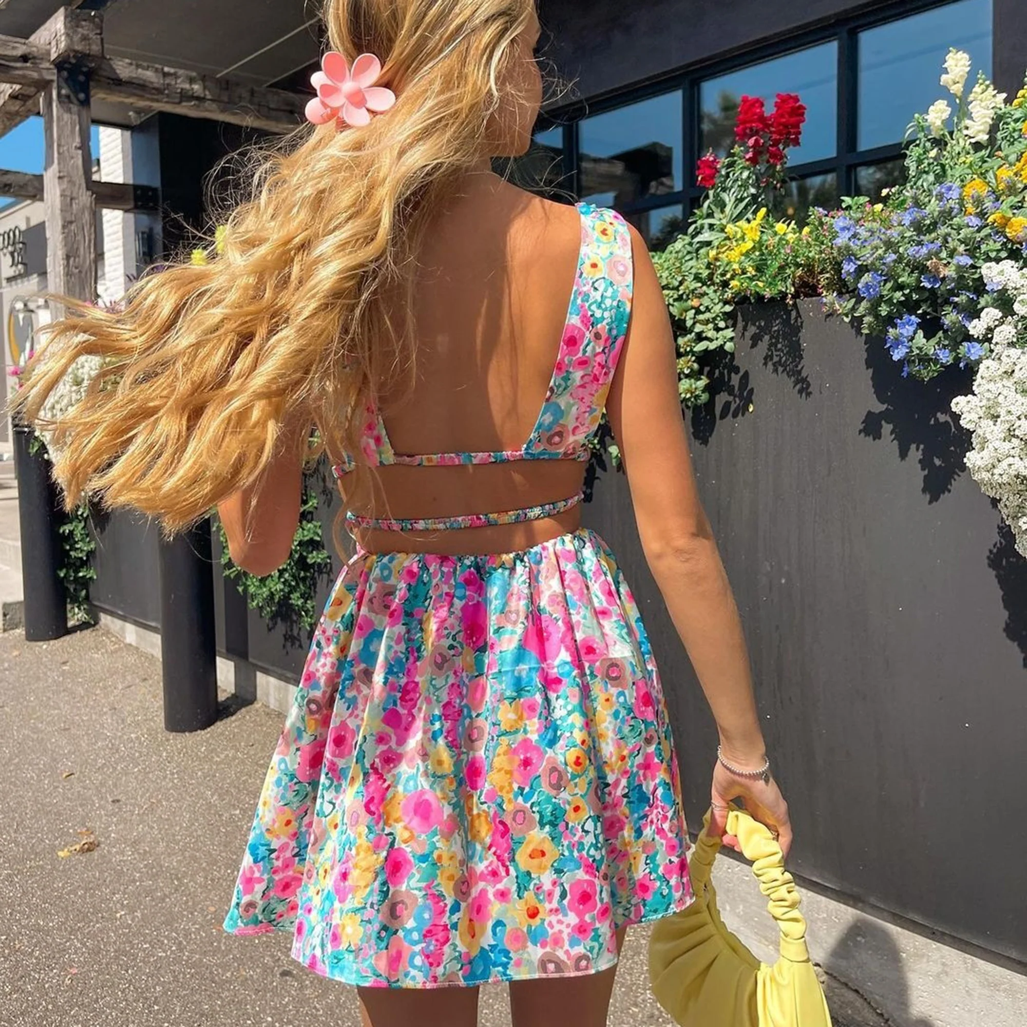 Trendy Floral Holiday Backless Mini Dress - Image 2