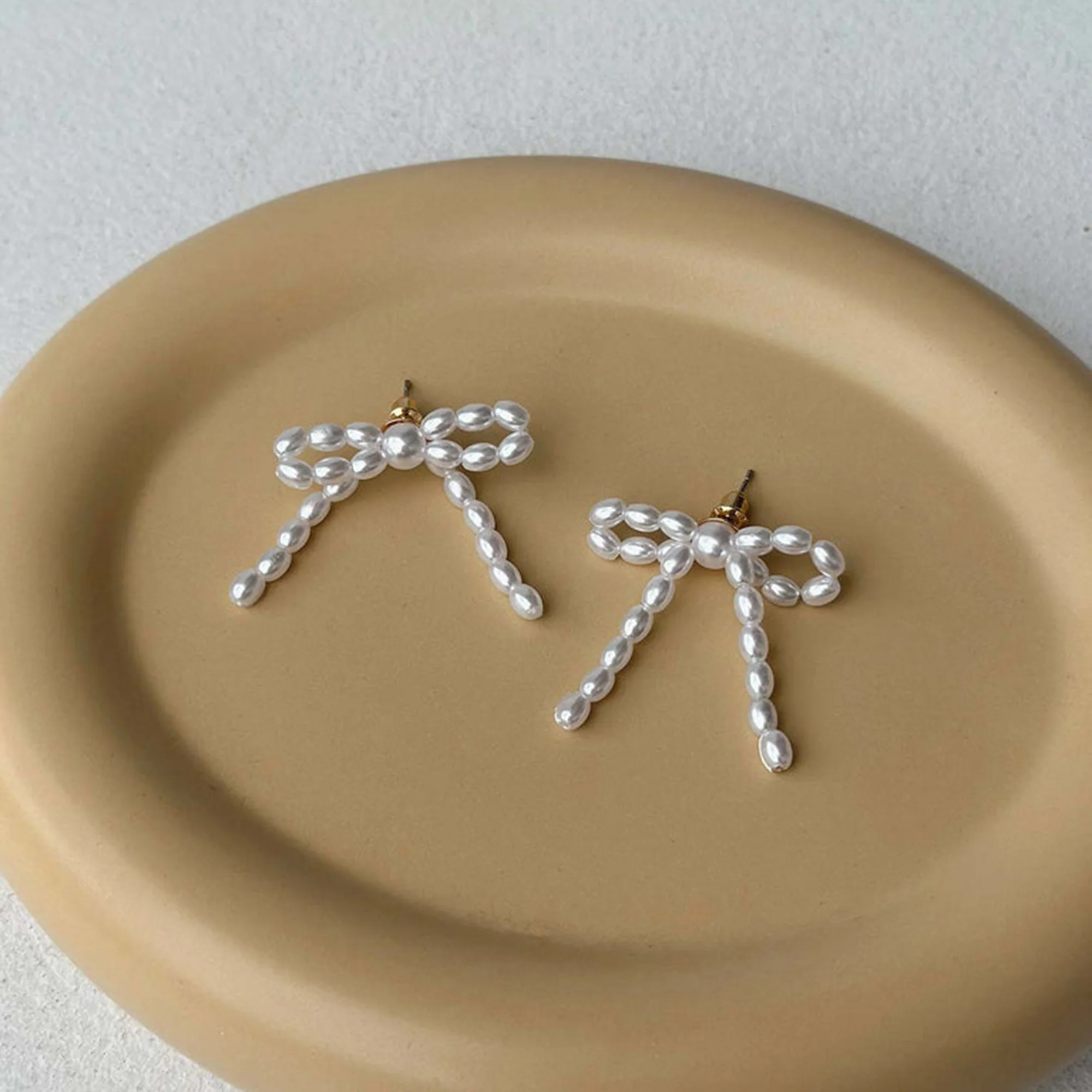 Trendy Retro Pearl Bow Earrings Popular Earrings For Women - Image 2