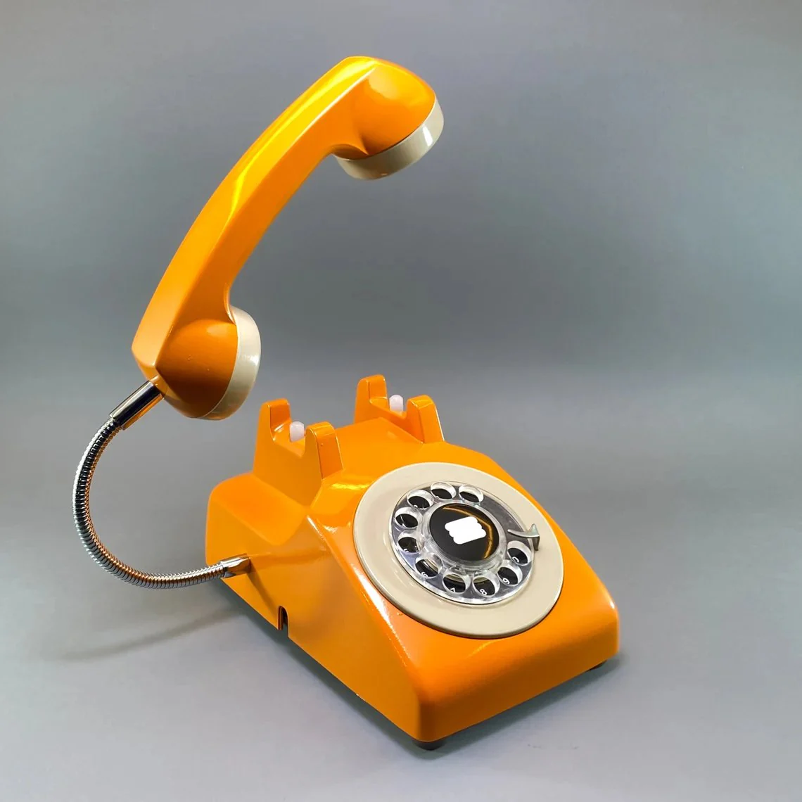 Upcycled Rotary Phone Lamp, Vintage Desk Light - Image 9