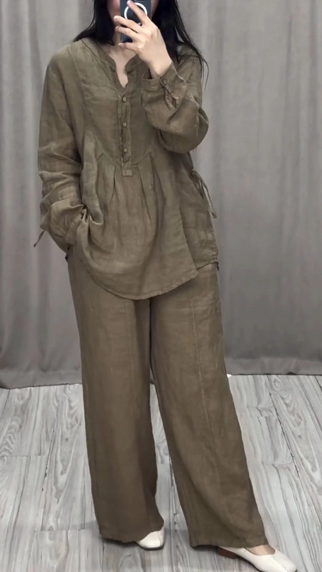 Women Cotton and Linen V-neck Two-piece Suit - Image 4