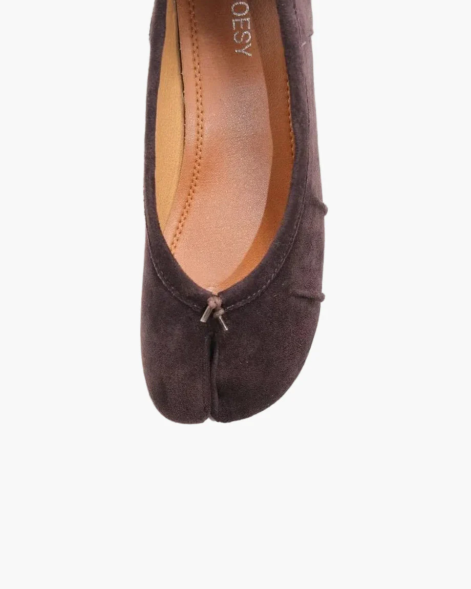 Wrinkles Tabi Pumps - Image 21