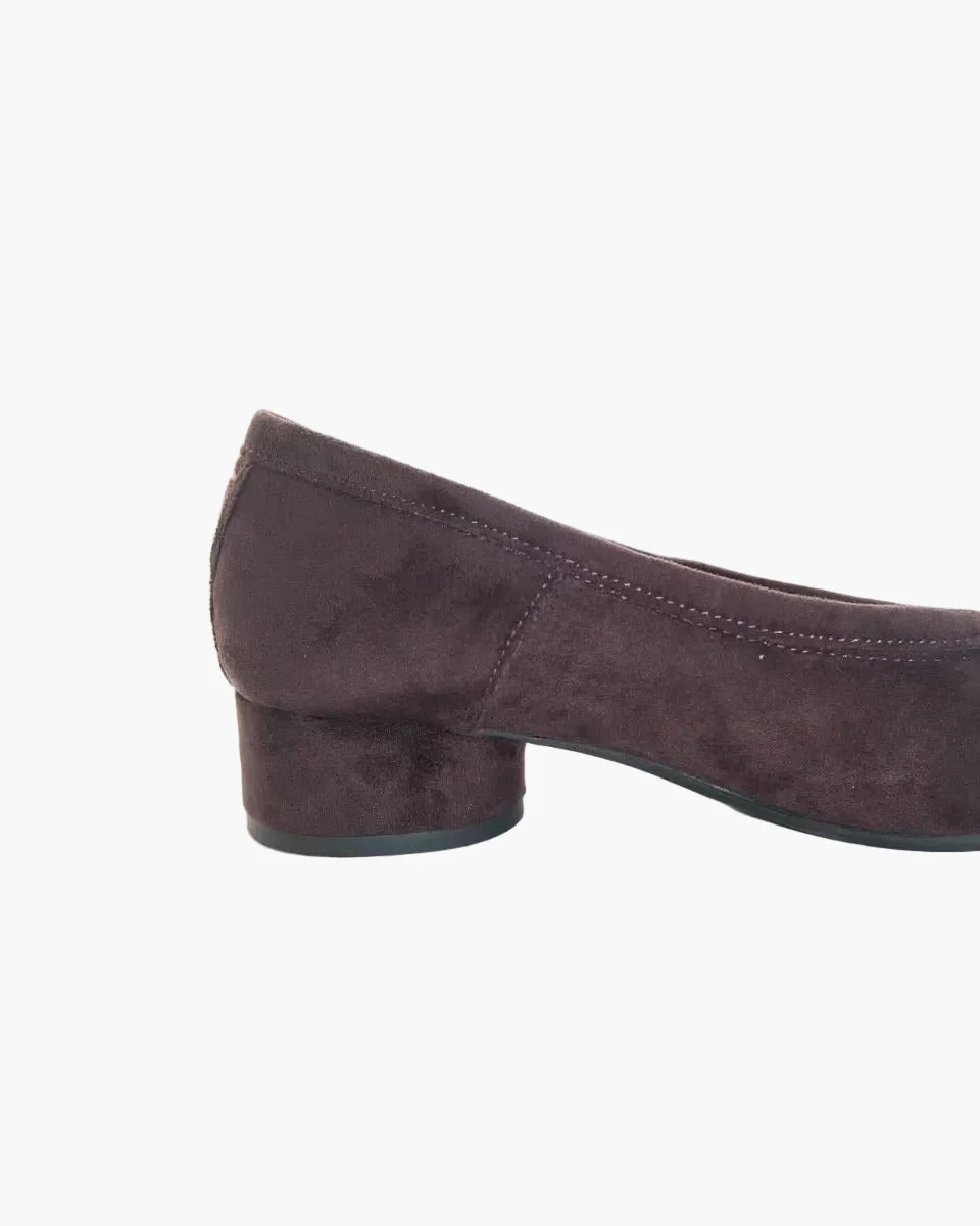 Wrinkles Tabi Pumps - Image 24