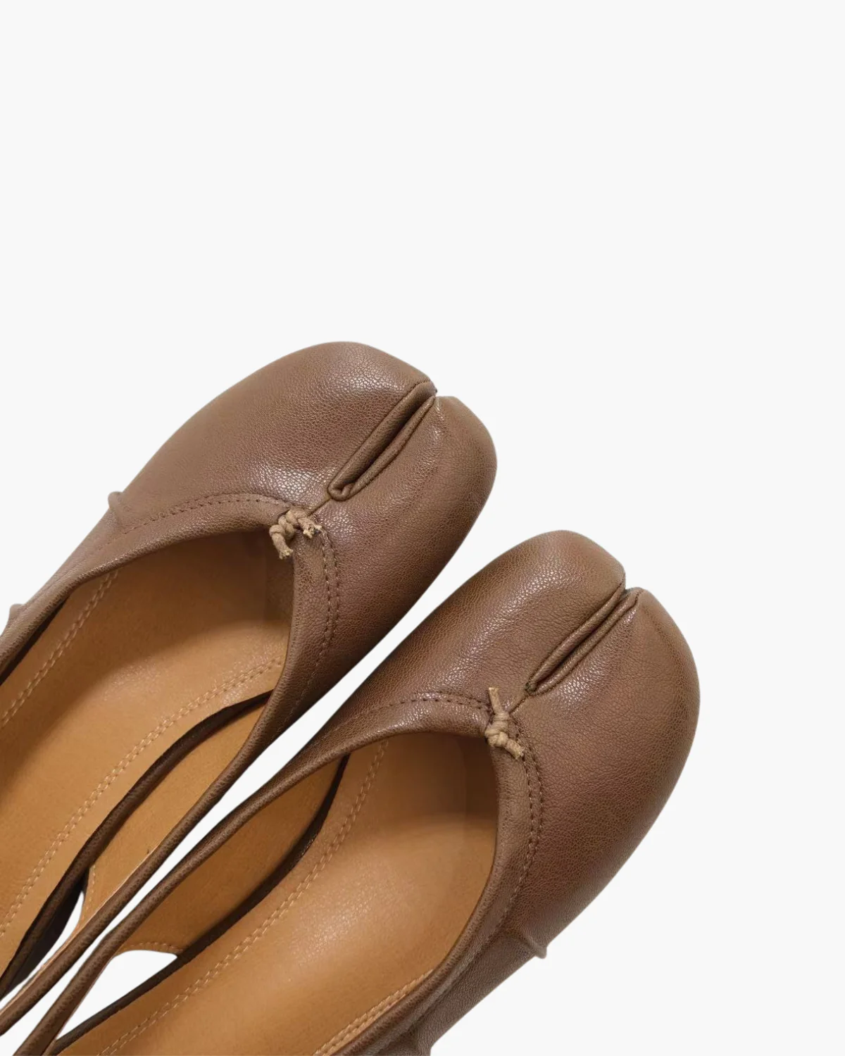 Wrinkles Tabi Sandal Pumps - Image 26